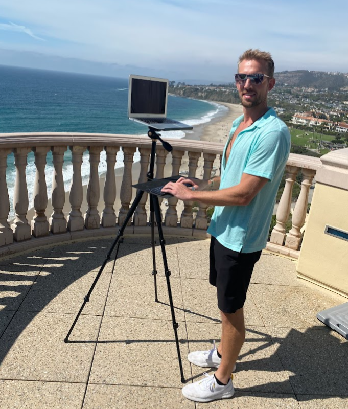 Innovative Design Meets Portability: The StandMore Collapsible Standing Desk